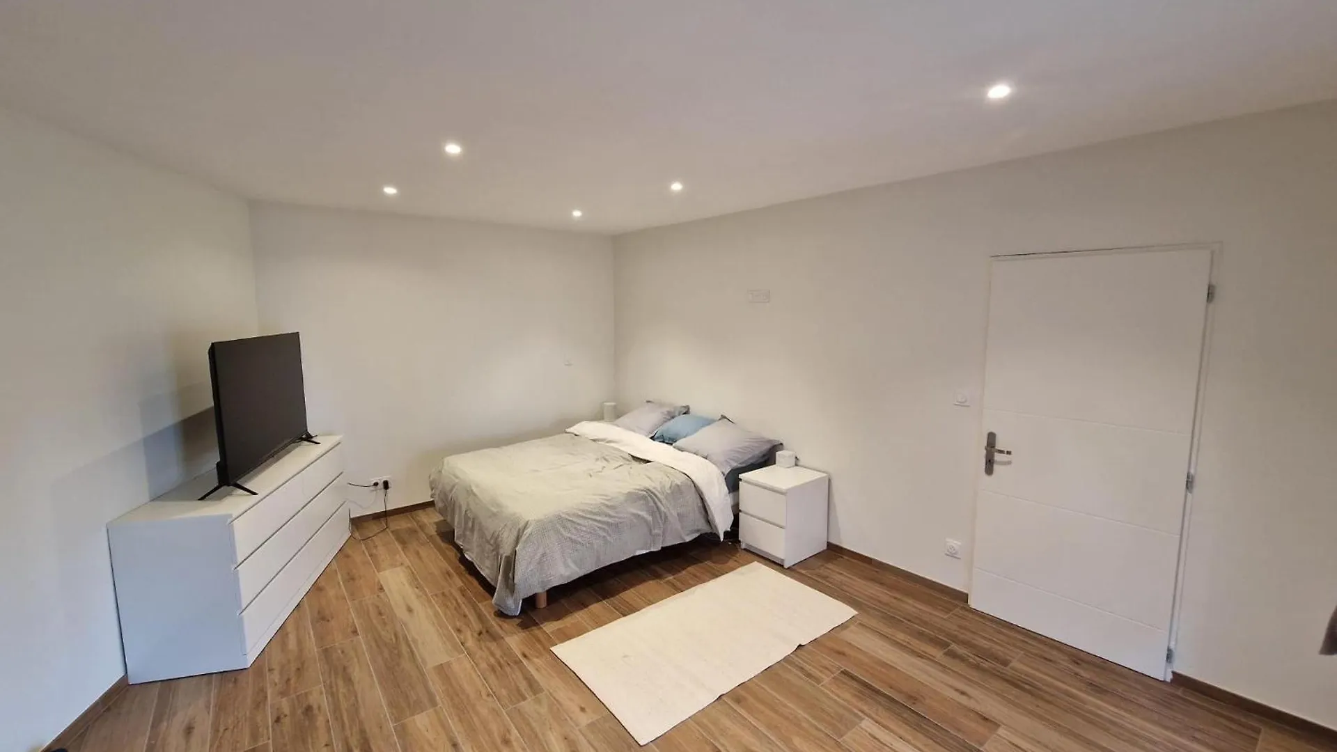 Sainte-Consorce Location Appartement 1-2 Sem Max דירה